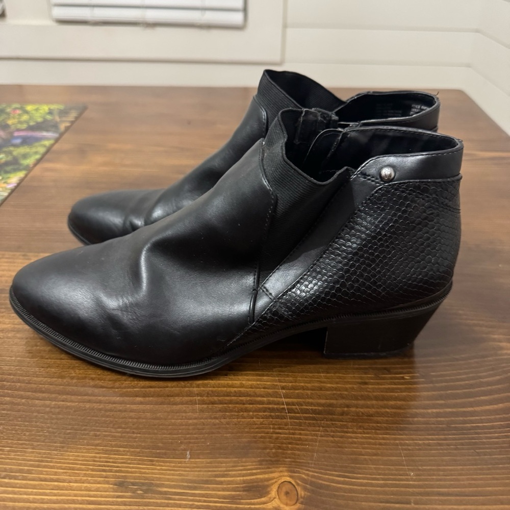 Simply Vera wang booties